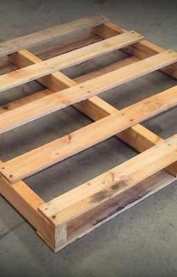 Chickens Coop Ideas, Chicken Coop Diy, Chicken Perches, Pallet Pool, Pallet Dimensions, Chickens Coop, Chicken Coop Pallets, Chicken Roost, Backyard Homestead