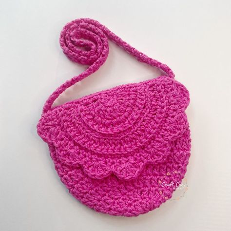 How to make an easy crochet toddler bag - free pattern Crochet Small Purse Pattern Free, Small Purse Pattern, Crochet Patterns For Kids, Crochet Small Purse, Summer Bags Crochet, Purse Patterns Free, Learn Crochet, Handbags Patterns, Kids Crochet Pattern