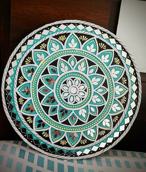 First try Mandala Painting With Mirror, Easy Lippan Art Ideas, Mirror Work Mandala Art, Mandala With Clay, Mandala Art With Clay, Mandala Clay Art, Lippin Art Design, Mandala Mirror Art, Clay Wall Art Diy