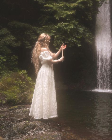 darling photo @candyfuwa hmua @kbktn_9961 edit @rainiana wearing @linennaive Forestcore Aesthetic, Faerie Aesthetic, Fairy Photoshoot, Nature Witch, Types Of Aesthetics, Fairytale Aesthetic, Bridal Gift Wrapping Ideas, Fairy Aesthetic, Princess Drawings