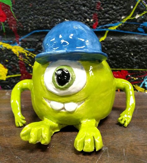 Double Pinch Pot Ideas, Monster Pinch Pot Ideas, Pinch Pot Ideas Ceramics, Monster Pottery Ideas, Pinch Pot Monsters, Monster Ceramics, Monster Pottery, Ceramic Characters, Monster's University