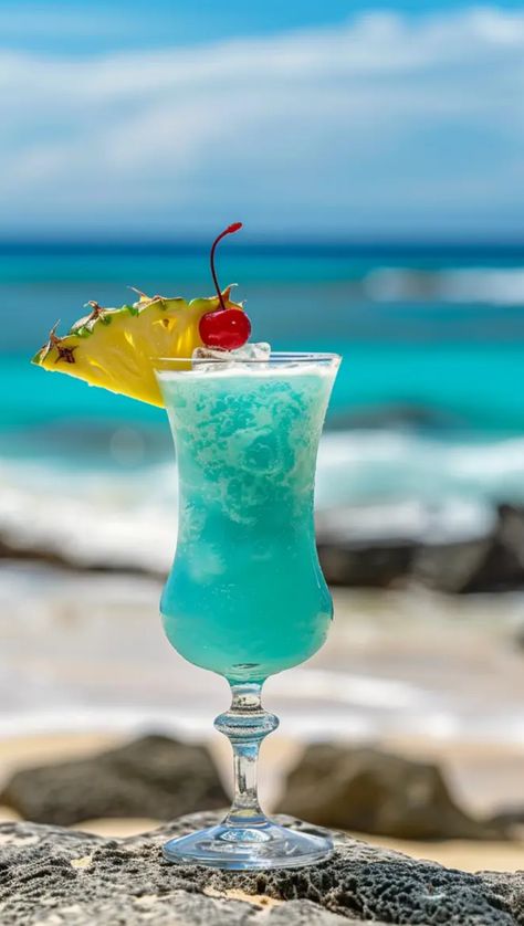 Blue Hawaiian Drink, Blue Hawaiian Cocktail, Paradise Drink, Paradise Cocktail, Hawaiian Drinks, Hawaiian Cocktails, Light Appetizers, Classic Cocktail Recipes, Beach Drinks