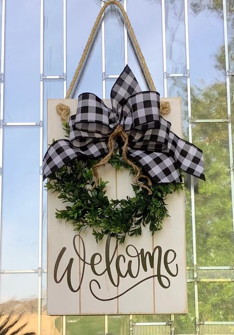 Large Wooden Door, Spring Wood Crafts, Wooden Door Sign, Farmhouse Door, Large Door, Door Signs Diy, Wooden Door Signs, Wooden Welcome Signs, Wooden Wreaths