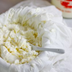 Home-made Ricotta cheese - one of the easiest recipes for ricotta Home Made Ricotta Cheese, Home Made Ricotta, Cheese Recipes Homemade, Ricotta Cheese Recipes, Diy Cheese, Ricotta Recipes, Donna Hay, Cheese Dishes, Homemade Cheese