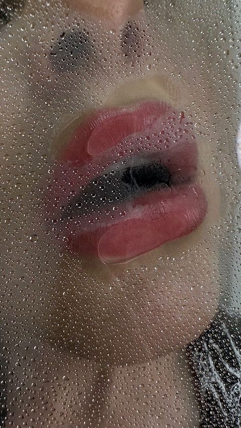 Lipstick Editorial Photography, Lip Book, Smeared Lipstick, Wet Lips, Beauty Killer, Lips Photo, Smosh, Model Face, Cameo Brooch