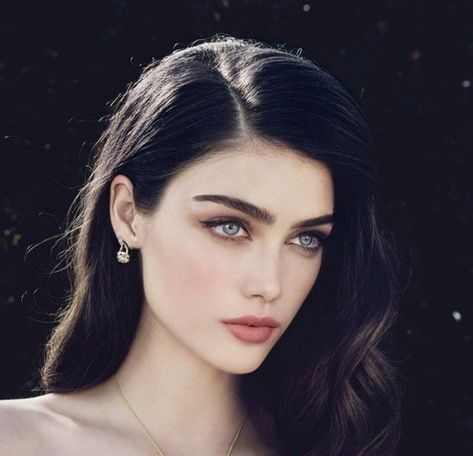 Gray Eyes Women, Dark Hair Pale Skin Aesthetic, Grey Eyes Dark Hair, Woman With Black Hair And Blue Eyes, Black Hair Blue Eyes Makeup, Black Hair Blue Eyes Woman, Black Hair Pale Skin Blue Eyes, Makeup For Dark Blue Eyes, Black Hair Gray Eyes