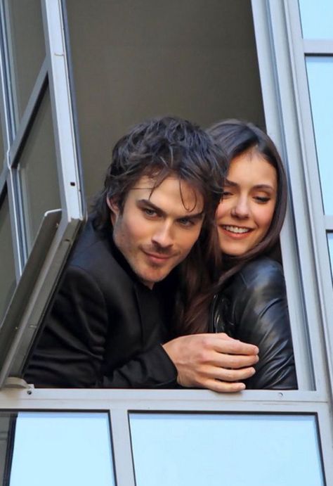 Ian E Nina, Ian And Nina, Ian Somerhalder Vampire Diaries, Vampire Diaries Poster, Damon Salvatore Vampire Diaries, Vampier Diaries, The Vampire Diaries 3, Vampire Diaries Movie, Vampire Diaries Guys