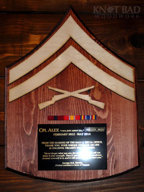 Custom Wooden Rank Insignia Plaque USMC by KnotBadWoodwork Usmc Gifts, Military Box, Plaque Ideas, Military Shadow Box, Military Decor, Glowforge Ideas, Usa Military, Personalized Wood Signs, Custom Plaques