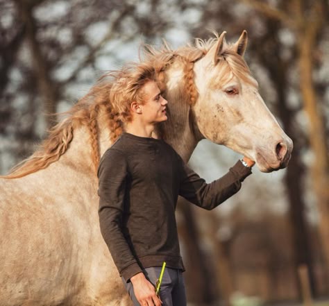 Man With Horse Photography, Horse And Rider Reference, Stable Boy Aesthetic, Horse Boy Aesthetic, Pose With Horse, Two People Riding A Horse, Jesse Drent, Man And Horse, Male Horse