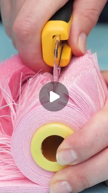 5 Minute Hacks, Easy Sewing Projects Clothes, 5 Minutes Craft, Easy Diy Hacks, Diy Clothes Hacks, Sewing Easy Diy, Diy Crafts Life Hacks, Diy Clothes Videos, 5 Min Crafts