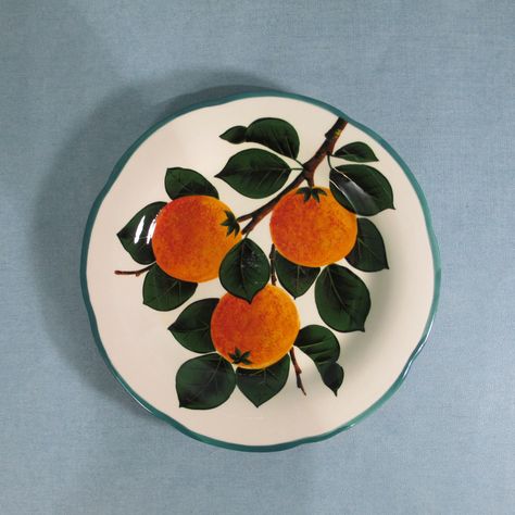 Wemyss Ware pottery Orange design Gordon Plate by Griselda Hill Pottery Ltd. Pottery Painting Inspo Fruit, Pottery Painting Oranges, Orange Pottery Painting, Fruit Painted Pottery, Oranges Ceramic Painting, Summer Plates, Ceramic Fruit Plate, Fruit Plates Ceramics, Ceramics Photography