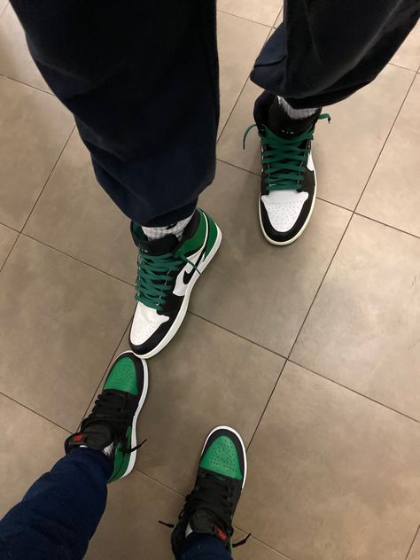 #jordan #airjordan #jordan1 #couple #pinegreen Matching Jordans Couples, Cute Couple Outfits Matching, Jordan Couples, Couple Outfits Matching, Jordans 1, Jordan Shoes Girls, Couple Shoes, Jordan Outfits, Jordan 1s