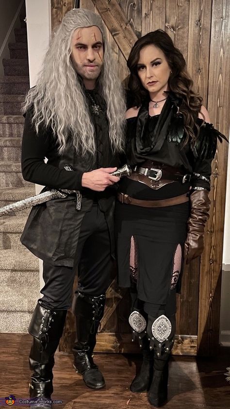 Geralt Cosplay, Geralt Of Rivia Cosplay, Reese Witherspoon Legally Blonde, Witcher Yennefer, Yennefer Cosplay, Cosplay Couple, Couple Cosplay, Ren Faire Costume, Couple Costumes