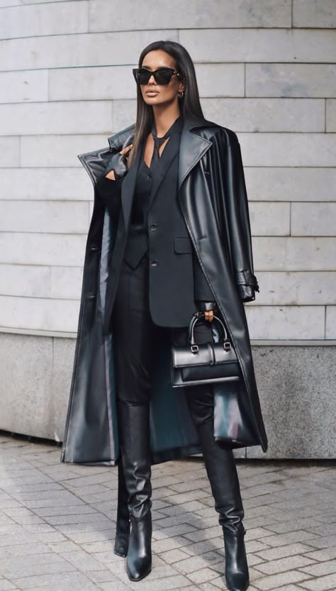 Leather Overcoat Woman, Black Trench Coat Outfit Woman, Long Black Leather Coat Outfit, Long Black Leather Jacket Outfit, Faux Leather Trench Coat Outfit, Mafia Lady Outfit, Black Leather Coat Outfit, Black Leather Trench Coat Outfit, Long Leather Jacket Outfit