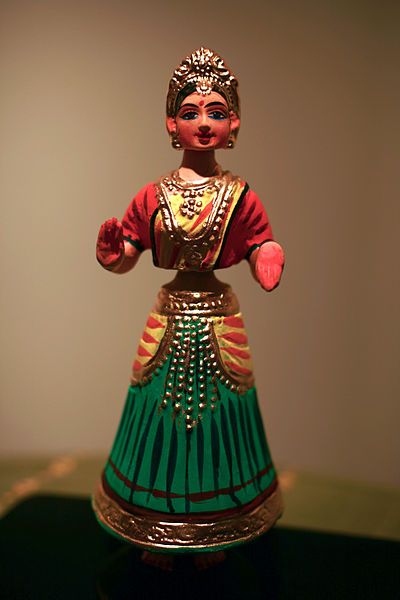 Tanjore doll - Wikipedia, the free encyclopedia Indian Room Decor, Dancing Dolls, Indian Dolls, Traditional Toys, Tanjore Painting, Porcelain Jewelry, China Mugs, Indian Home Decor, Tamil Nadu