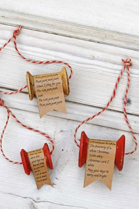 Thread Spool Crafts, Spool Ornaments, Wooden Thread Spools, Wooden Spool Crafts, Christmas Decorations Sewing, Spool Crafts, Merry Bright Christmas, Christmas Ornament Ideas, Crafty Christmas