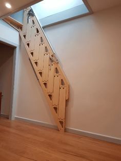 Just found my new staircase Scale Loft, Folding Stairs, Cheap Kitchen Cabinets, Loft Stairs, New Staircase, Attic Stairs, Stair Case, घर की सजावट, House Stairs