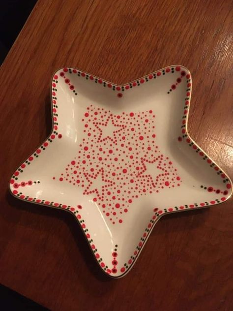 Star Bowl Pottery Painting, Stars Pottery Painting, Pottery Painting Ideas Stars, Star Pottery Painting, Color Me Mine Christmas Ideas, Pottery Painting Ideas Christmas, Christmas Pottery Painting, Pottery Painting Ideas Easy, Holiday Pottery