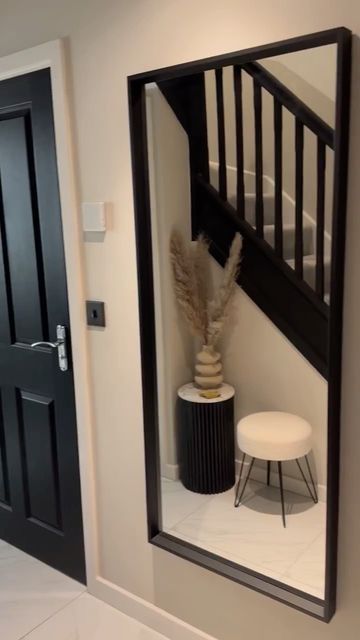 Black White Hallway, Black Door Interior Design, White Hallway Black Doors, Beige And Black Hallway, White And Black Hallway, Black Doors Hallway, Hallway With Black Doors, Black Walls Hallway, Black Hallway Doors