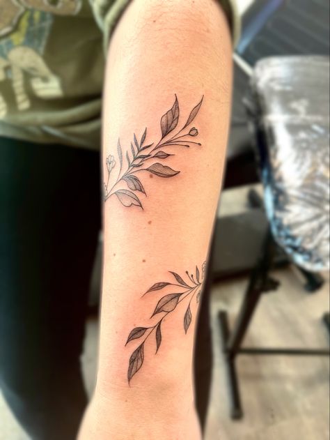 Botanical Tattoo Delicate, Botanical Wrap Tattoo, Tattoos 2022, Tattoo 2023, Around Arm Tattoo, Green Tattoos, Wrap Tattoo, Upper Arm Tattoos, Cute Tiny Tattoos