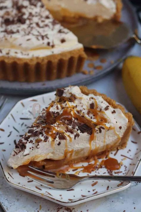 Banoffee Recipe, Banoffee Cheesecake, Banoffee Pie Recipe, Biscuit Crust, Janes Patisserie, Cheesecake Mix, Banana Pudding Cake, Banana Pudding Cheesecake, Mini Cheesecake Recipes