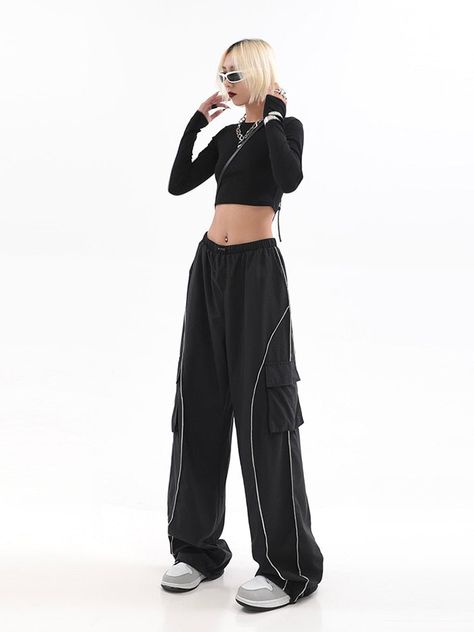 Sweatpants Wide Leg, Black Techwear, Baby Christening Outfit, Jacket Dress Set, Y2k Cargo Pants, Streetwear Cargo Pants, Wide Leg Joggers, Y2k Women, Y2k Men