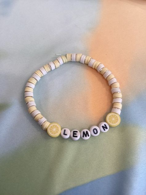 A beautiful bracelet that showcases the amazing fruit lemons. It also shows the colors yellow and white. Handmade with clay beads. Yellow Bracelet Ideas, Yellow Clay Bead Bracelet, Lemon Bracelet, Pulseras Ideas, Pulseras Aesthetic, Make Clay Beads, Fruit Bracelet, Beaded Braclets, Diy Beaded Rings