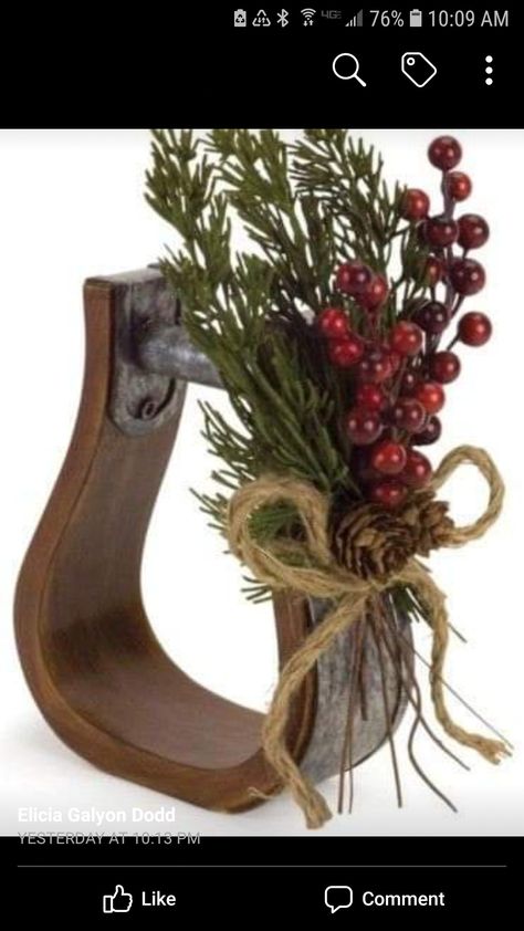 Horse Furniture, Western Christmas Decorations, Western Wreaths, Western Crafts, Cowboy Decorations, Christmas Western, Horseshoe Decor, Country Christmas Decorations, Cowboy Christmas