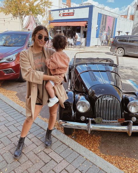 Milena Ciciotti, My First Baby, Summer Lookbook, First Baby, Mom Life, Trench Coat, Style Inspiration, Books, On Instagram