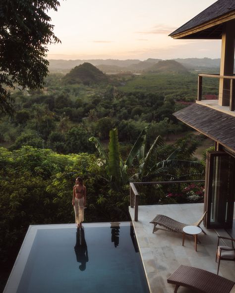 • Some frames from a perfect few days in Lombok 🌴✨ 📍 @villasorgas #lombok #bestairbnb #uniquestays #beautifulhotels Bali Lombok, Island Life Style, Beautiful Hotels, Lombok, Infinity Pool, Sunrise Sunset, Fresh Fruit, Adventure Travel, Bali