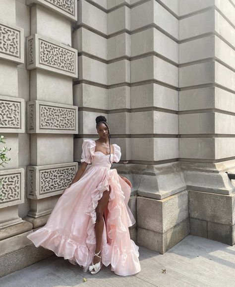 BM on Twitter: "🌸… " Fluffy Sleeves, Gown Elegant, Flora Dress, Graduation Gown, Wedding Dresses With Flowers, Wedding Flower Girl Dresses, Prom Dresses Modest, Plus Size Prom Dresses, Glitter Dress