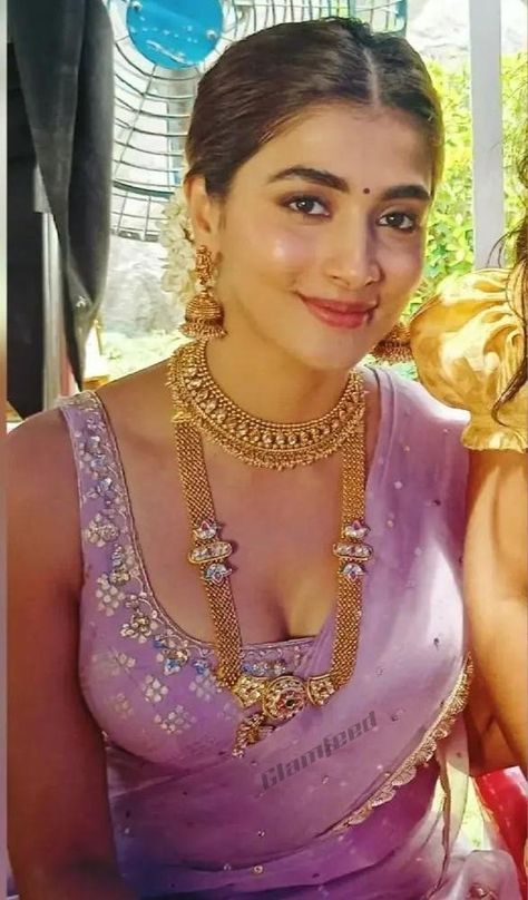 Pooja Hegde, Bollywood Outfits, Sonakshi Sinha, Jacqueline Fernandez, Female Celebrities, Stylish Sarees, Beautiful Smile Women, Half Saree