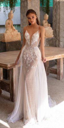 Milla Nova Wedding Dresses, Wedding Dress Black, Short Lace Wedding Dress, Milla Nova, Wedding Dress Guide, Wedding Dresses 2020, Fit And Flare Wedding Dress, Lace Beach Wedding Dress, Dress Guide