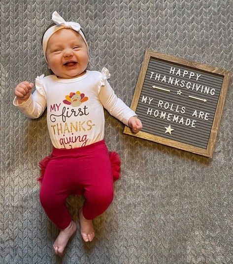 Thanksgiving Pics Baby, 3 Month Thanksgiving Pictures, Milestone Picture Ideas Letter Board, Thanksgiving Baby Monthly Pictures, First Holiday Baby Pictures, Thanksgiving Letter Board Baby, Thanksgiving Milestone Picture Ideas, Infant Thanksgiving Pictures, Baby Thanksgiving Photos