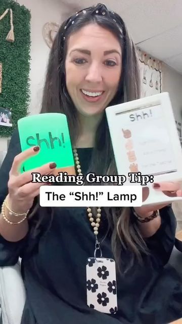 Melody | 2nd Grade Teacher on Instagram: "THE SHH LAMP✨This reading group hack really works! Read below for more! 👇🏽 This simple little light (linked in my Amazon Storefront in my bio) makes a big difference! Students know when the light is on, I am not available. We discussed what to do when the light is on (and expectations are also on the sign for them to refer back to.) Here are the steps we use: ✨Restroom? Silently show the signal🤞🏽and Mrs. Munch will give you a 👍🏽 or (depending on ho Classroom Organization Elementary, Organized Teachers, Classroom Behavior Management, Elementary Classroom Decor, Teaching Time, Primary Teaching, Homeschool Classroom, Teaching Skills, Teaching Inspiration