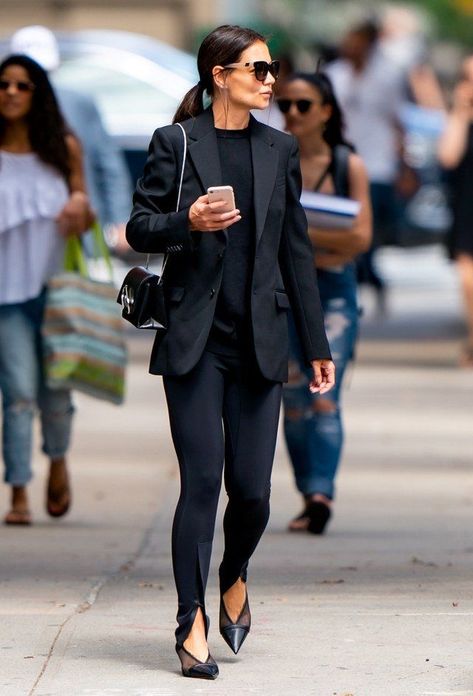 Katie Holmes Street Style Katie Holmes Street Style, Kate Holmes, Katie Holmes Style, Mommy Style, Very Tired, Katie Holmes, All Black Outfit, Formal Style, 가을 패션