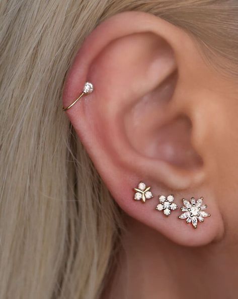 Ear Piercings Diamond Studs, Second Stud Earrings, Second Stud, Earring Hole, Multiple Piercings, Minimalist Earrings Studs, Gold Rings Fashion, Minimalist Studs, Earrings Inspiration