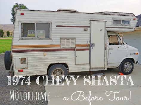 1974 Chevy Shasta Motorhome - a Tour Before the Renovation Old Motorhome Makeover, Old Motorhome Remodel, Vintage Motorhome Remodel, Old Rv Renovation, Rv Renovation Ideas Motorhome, Shasta Camper Remodel Interior, Vintage Motorhome Interior, Tiny Motorhome, Renovated Motorhome