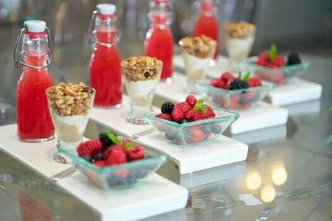 Yogurt with granola and fresh fruit. Sunrise wedding Parfait Display, Conference Food Ideas, Coffee Break Catering, Meeting Catering, Ipad Planners, Banquet Food, Fruit Granola, Breakfast Meeting, Hotel Breakfast