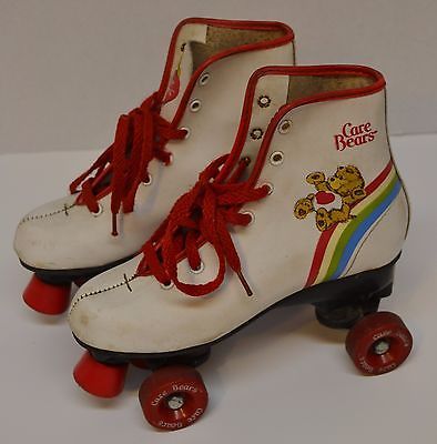 Roller Skate Birthday Party, Girls Roller Skates, Roller Skates Vintage, Retro Roller Skates, Roller Skate Shoes, Skate Girl, 80s Nostalgia, Roller Girl, Karate Kid