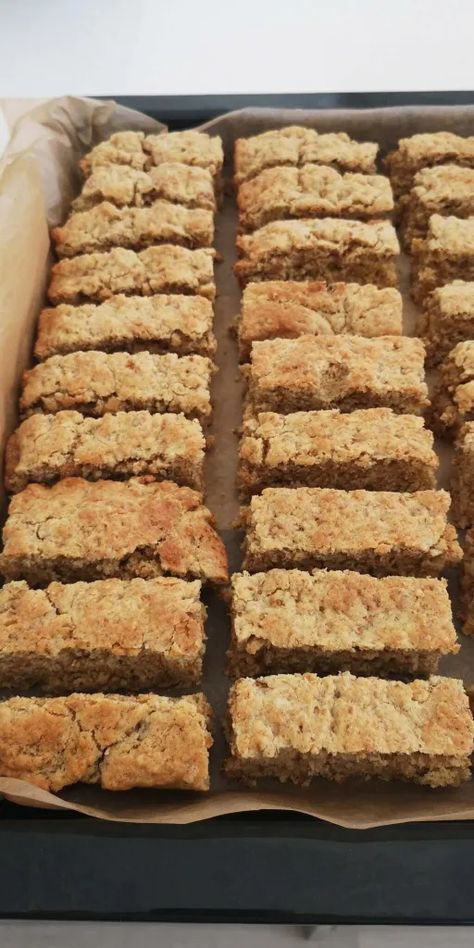 Beskuit Resepte, Crunchie Recipes, 100 Cookies Recipe, Rusk Recipe, Healthy Bread Recipes, Banana Muffin Recipe, Cookie Recipes Homemade, Savoury Baking, Bakery Desserts