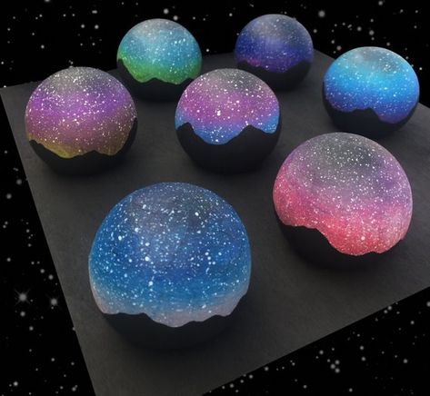 Diy Galaxie, Sky And Stars, Galaxy Crafts, Halloween Bath, Painted Things, Pinterest Pictures, Diy Galaxy, Aesthetic Galaxy, Bath Fizzers