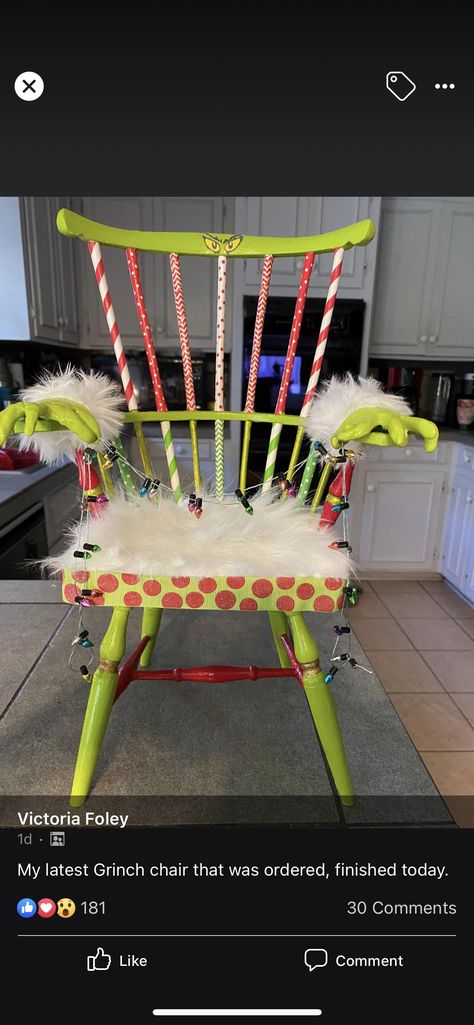 Grinch Painted Chairs, Grinch Chair Diy, Grinch Chair, Christmas Chairs, Christmas Whoville, Boutique Window Displays, Boutique Window, Primitive Christmas Decorating, Grinch Christmas Party