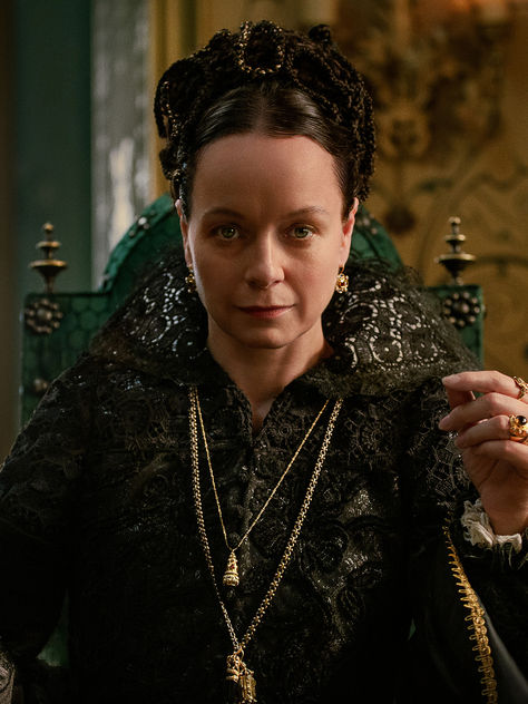 Catherine de Medici (Samantha Morton) in period drama The Serpent Queen, set in the 16th century French Valois royal court. Watch Season 1 now on STARZ. The Serpent Queen, Ludivine Sagnier, Samantha Morton, Catherine De Medici, The Serpent, New Tv, Vampire Academy, Duchess Of York, Richard Gere