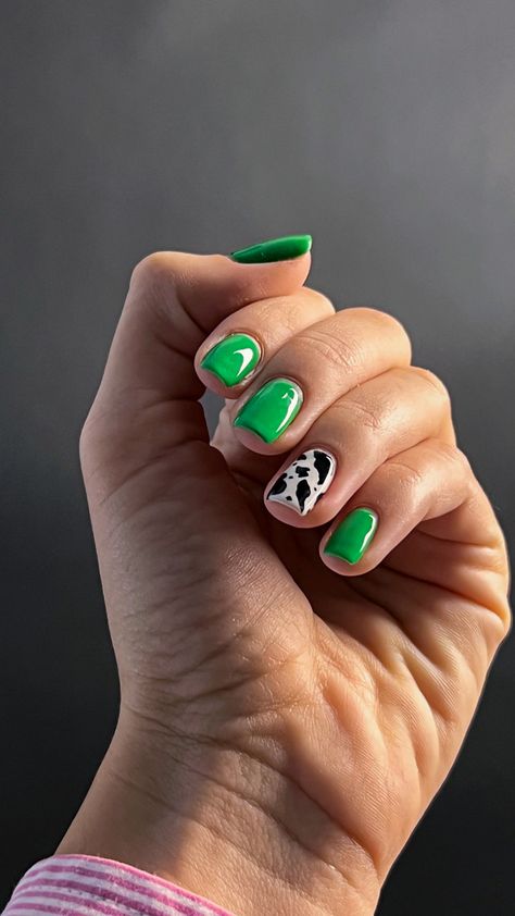 #shortnails #nails #nailart #green #cowprint #cow #square #minimalistic #cownails Cowprint Nails Square, Cow Print Nails Green, Green And Cow Print Nails, Bright Nails Neon, Nailart Green, Green Manicure, Alien Nails, Cow Print Nails, Lime Green Nails