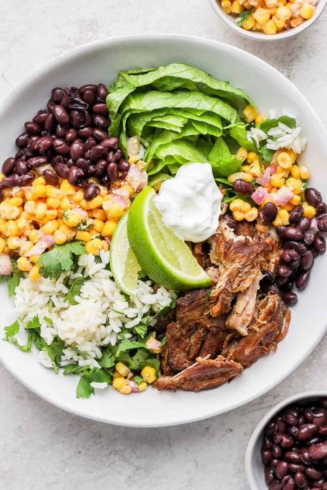 Make these Slow Cooker Carnitas Burrito Bowls with tender pork carnitas, street corn salad, cilantro-lime rice, and all your favorite fixings. Carnitas Burrito Bowl, Balanced Meal Prep, Healthy Chicken Fajitas, Carnitas Burrito, Shrimp Meal Prep, Roasted Shrimp Recipes, Burrito Bowl Recipe, Slow Cooker Carnitas, Easy High Protein Meals