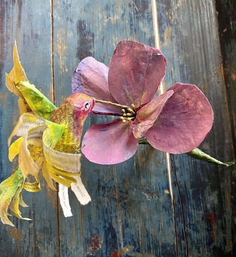 paper mache flowers Paper Mache Plants, Paper Mache Flowers, Paper Mache Projects, Artsy Ideas, Pin Search, Flower Gift Ideas, Paper Animals, Flowers And Leaves, Paper Mache