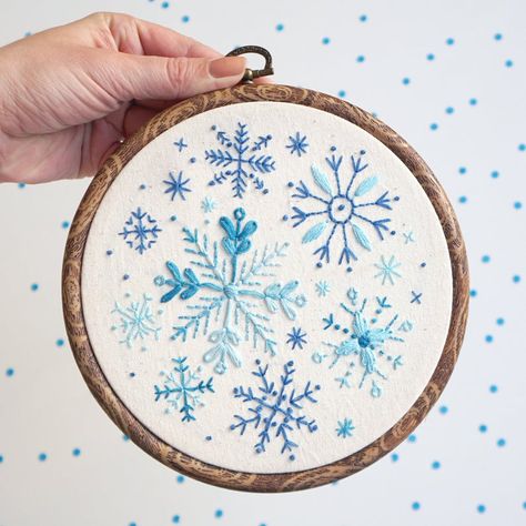 Embroidery Project Ideas, Snowflakes Embroidery, Embroidery Beginners, Pdf Embroidery Pattern, Snowflake Embroidery, Winter Embroidery, Winter Ornaments, Christmas Embroidery Patterns, Patterns Embroidery