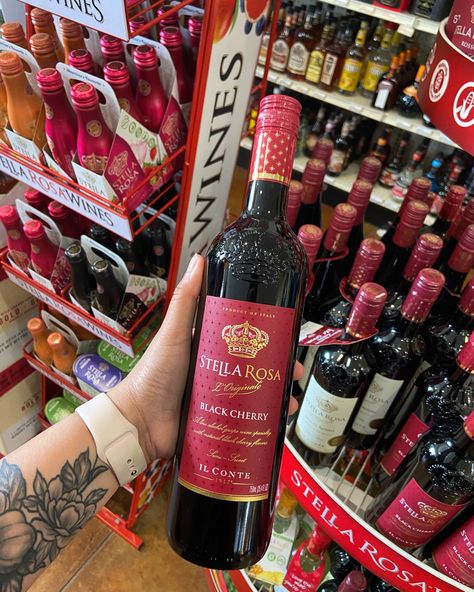 Stella Rose Wine, Stella Rosa Black, Aldi Wine, Stella Rosa Wine, Expensive Champagne, Bartender Drinks Recipes, Vodka Packaging, Alcohol Free Wine, Stella Rosa