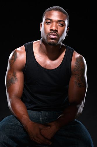 ray j has a psa for his fellow straight males about gay males Ray J, Freestyle Music, Lil Kim, Black Actors, Pretty Pics, First Tv, Electronic Dance Music, Handsome Actors, Hollywood Celebrities